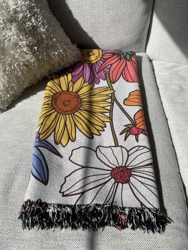 FLOWER THROW BLANKET