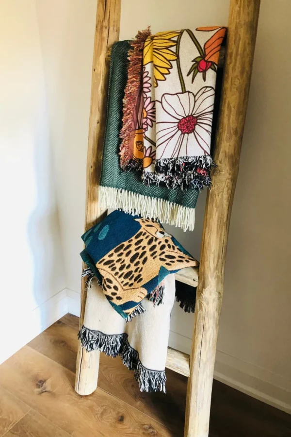 FLOWER THROW BLANKET